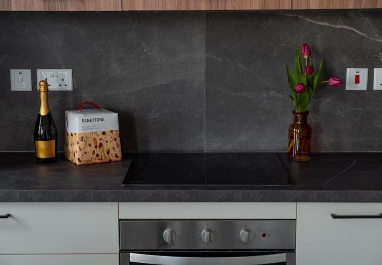 Amazing 2 Bed In Centre - Designer Finish *