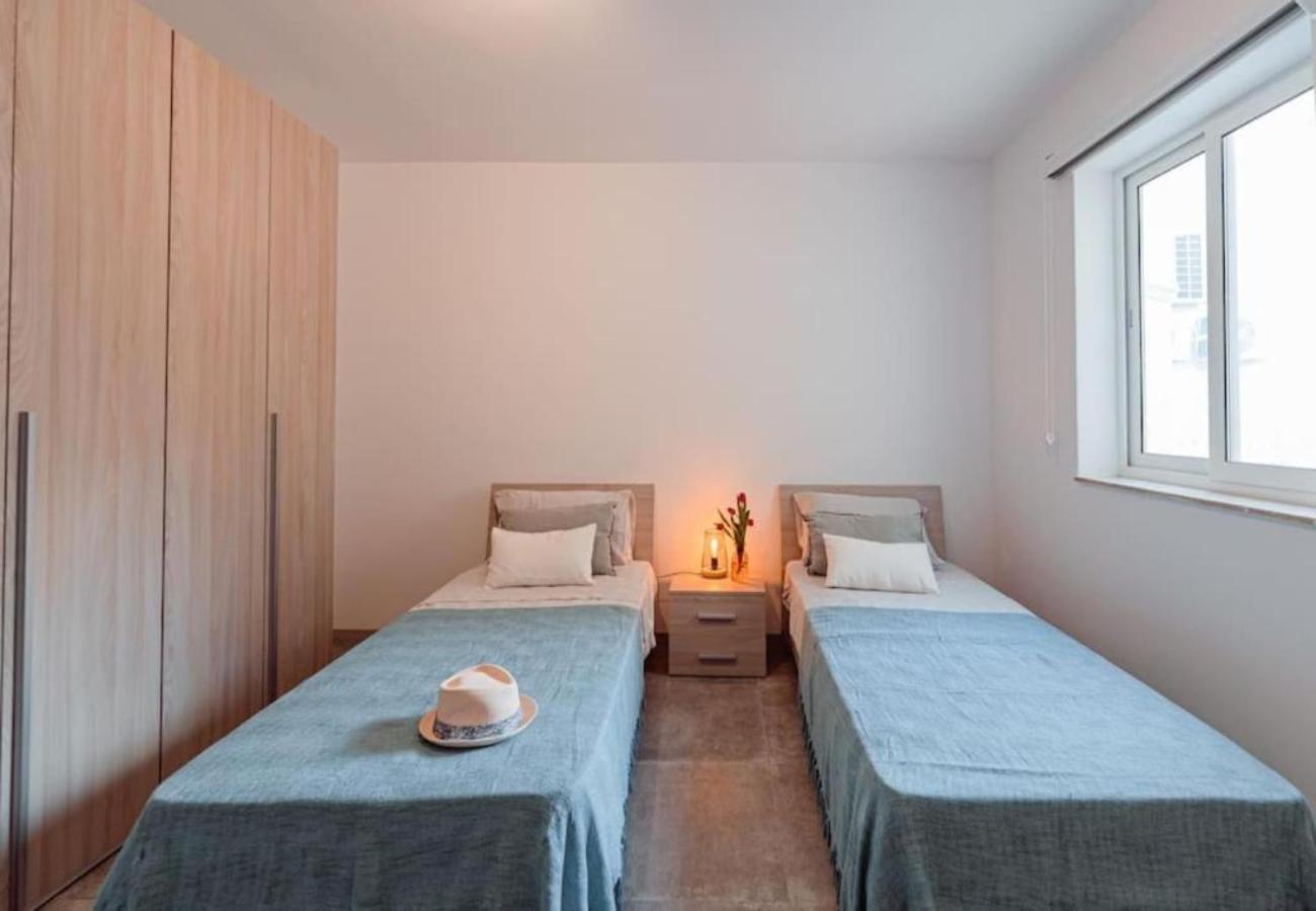 Amazing 2 Bed In Centre - Designer Finish Apartment Gzira