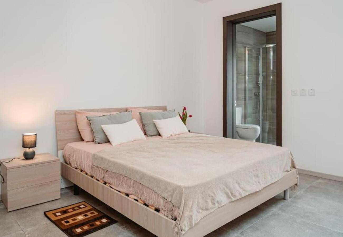 Amazing 2 Bed In Centre - Designer Finish